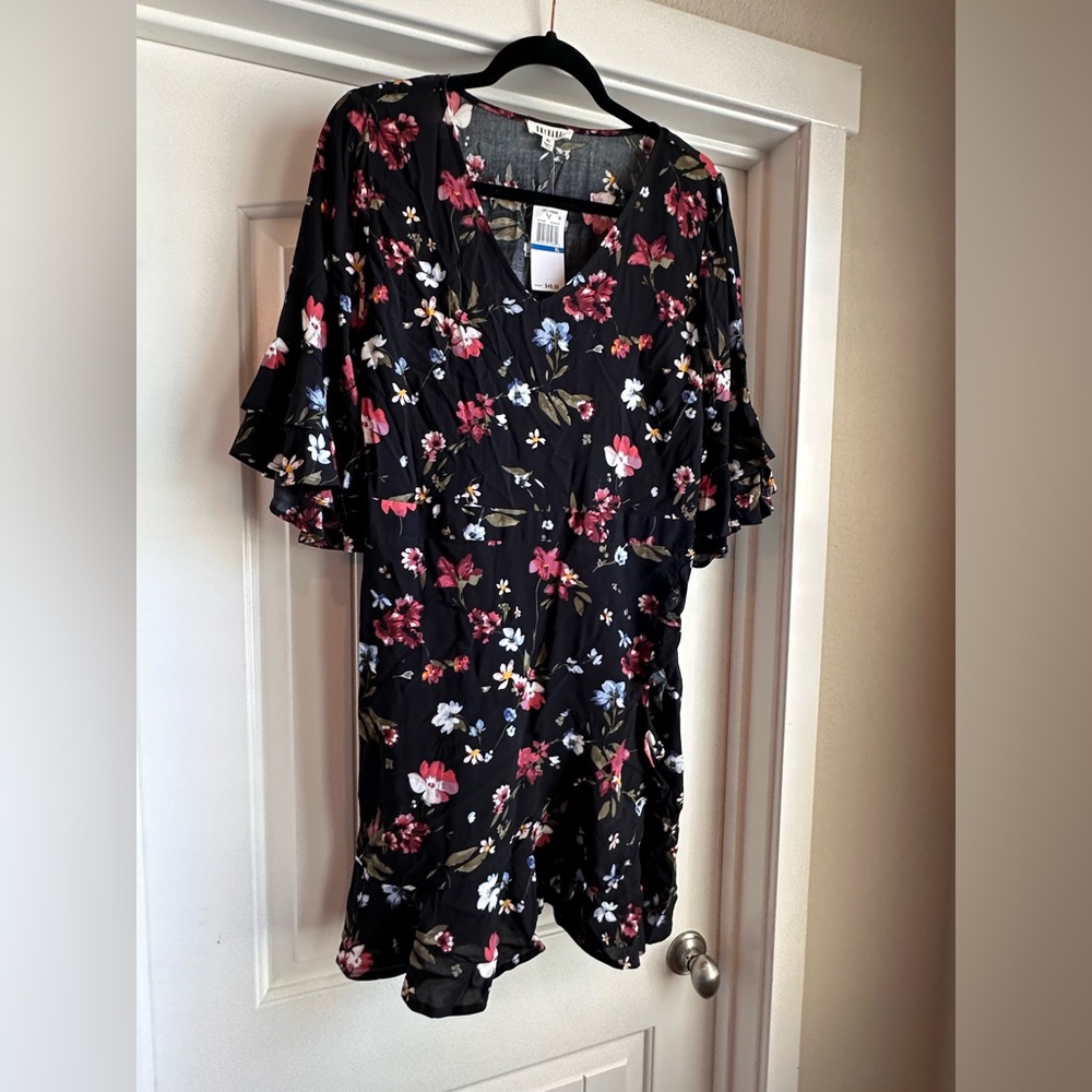 Women’s black floral dress - new with tags!
